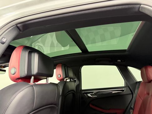 Certified 2026 Porsche Macan AWD/4WD image 19