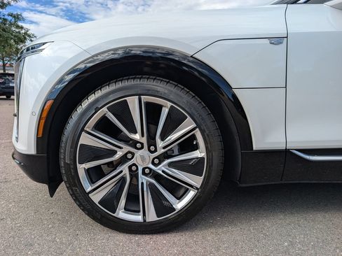 Certified 2024 Cadillac Lyriq Luxury w/ Nappa Leather Package AWD/4WD image 33