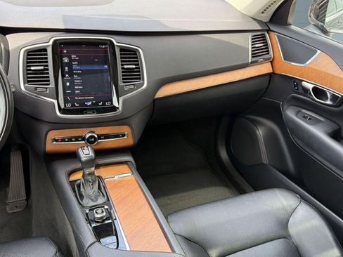 Used 2022 Volvo XC90 T5 Momentum w/ Climate Package FWD image 27