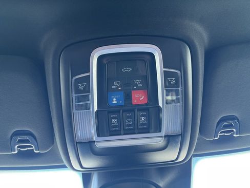 Used 2024 RAM 2500 Limited image 36