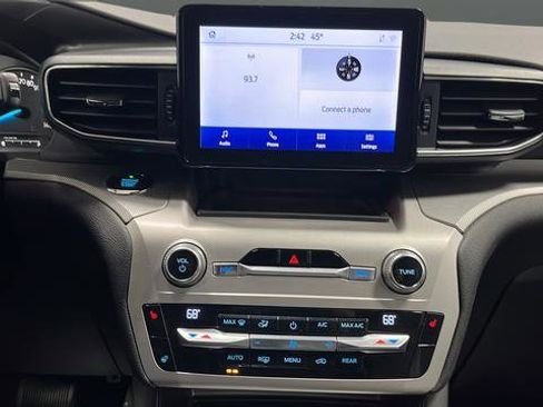 Used 2021 Ford Explorer XLT w/ XLT Sport Appearance Package image 12