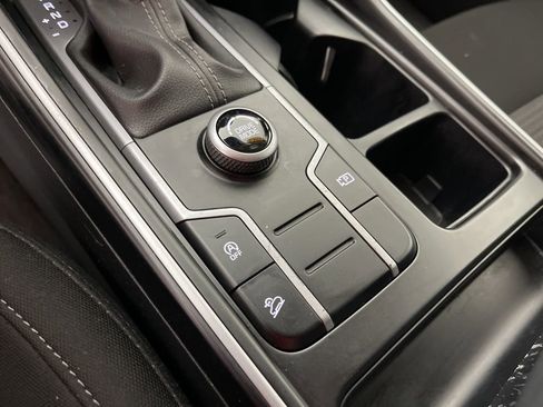 Used 2023 Kia Sorento LX image 31