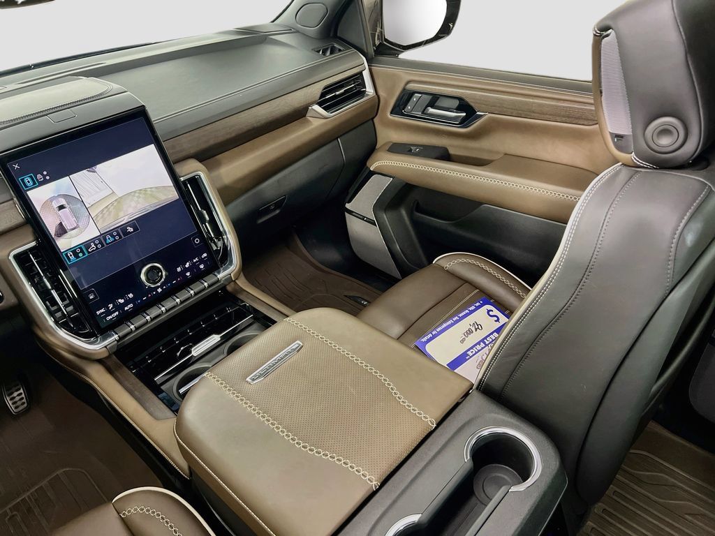 Certified 2025 GMC Yukon Denali Ultimate w/ LPO, Floor Liner Package AWD/4WD image 25