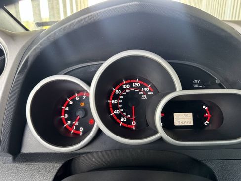 Used 2009 Pontiac Vibe w/ Preferred Package FWD image 9