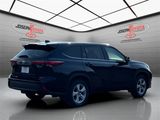 Certified 2021 Toyota Highlander L image 5