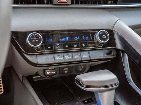 Used 2025 Hyundai Elantra Sport FWD image 45