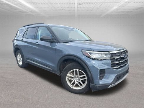 Used 2025 Ford Explorer Active AWD/4WD image 13