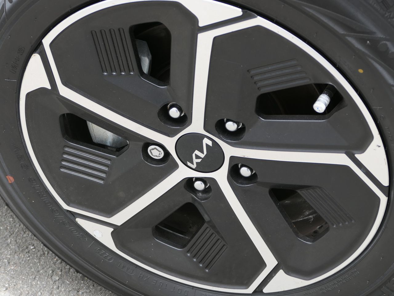 Used 2023 Kia Niro LX FWD image 11