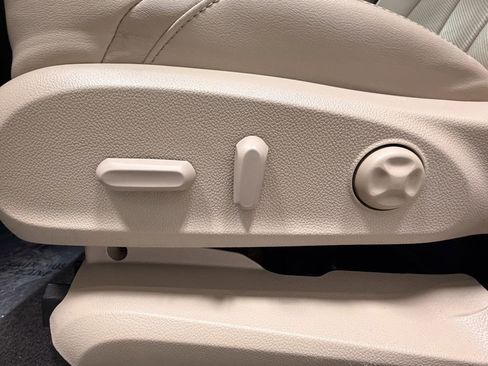 Used 2017 Buick Envision Premium AWD/4WD image 27