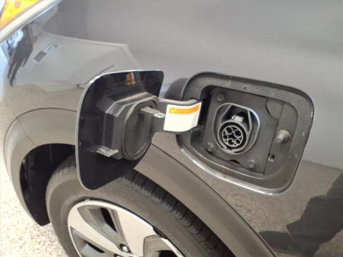 Used 2018 Kia Niro LX image 23