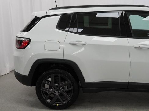 New 2026 Jeep Compass Latitude image 9