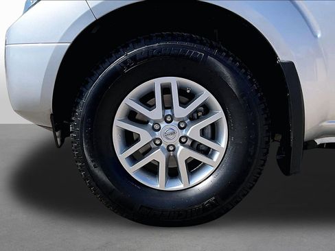 Used 2018 Nissan Frontier SV w/ Value Truck Package AWD/4WD image 8