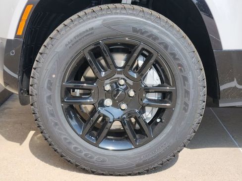 New 2026 Land Rover Defender 110 X-Dynamic SE AWD/4WD image 7