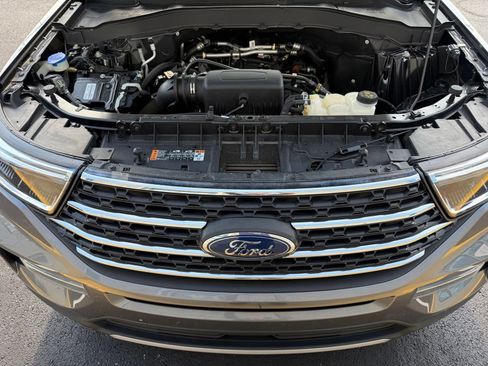 Used 2022 Ford Explorer XLT w/ Equipment Group 202A AWD/4WD image 39
