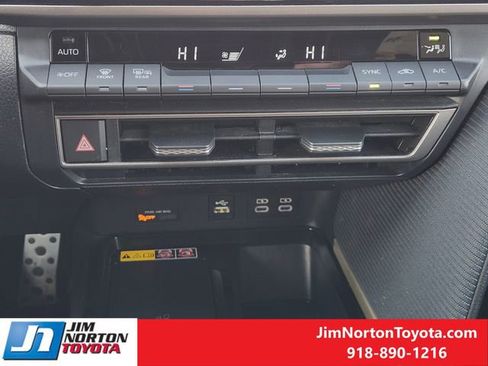 Used 2025 Toyota Camry SE image 20