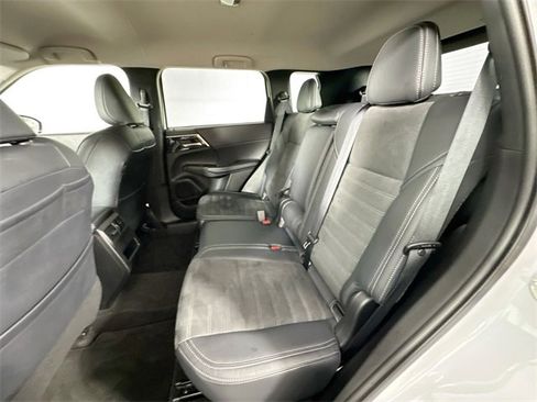 Used 2024 Mitsubishi Outlander SE image 24