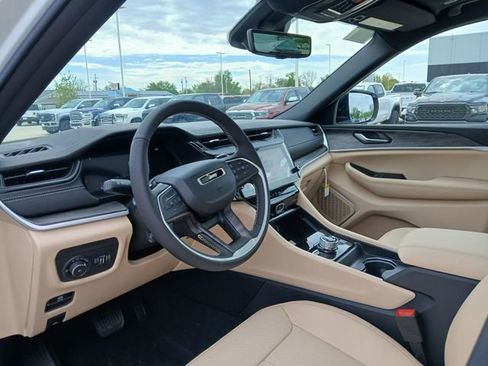 New 2026 Jeep Grand Cherokee L Limited AWD/4WD image 9