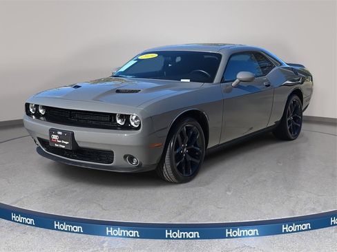 Used 2019 Dodge Challenger SXT w/ Blacktop Package image 8