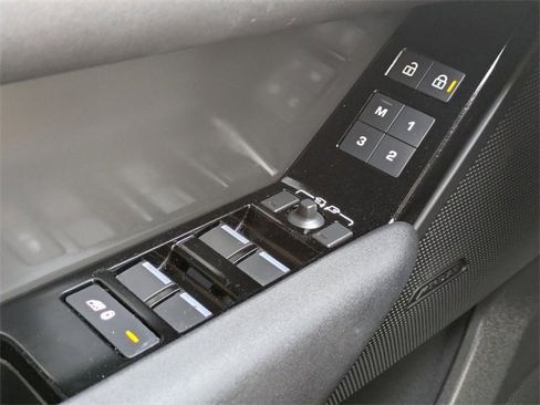 Used 2025 Land Rover Range Rover Velar Dynamic SE image 28