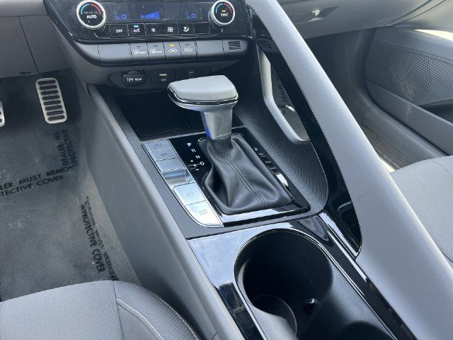 Used 2025 Hyundai Elantra SEL FWD image 25