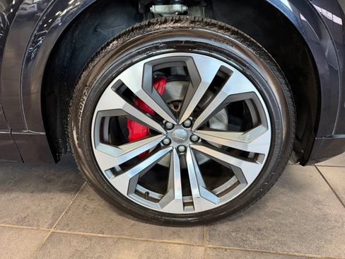 Used 2019 Audi Q8 Premium Plus w/ Premium Plus AWD/4WD image 28