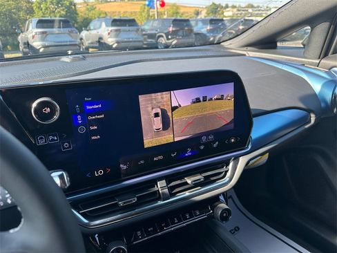 New 2026 Chevrolet Equinox EV LT image 18