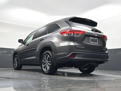 Used 2017 Toyota Highlander XLE AWD/4WD image 35