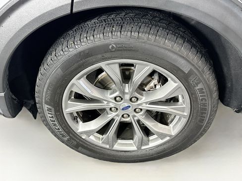 Used 2022 Ford Explorer Limited image 11