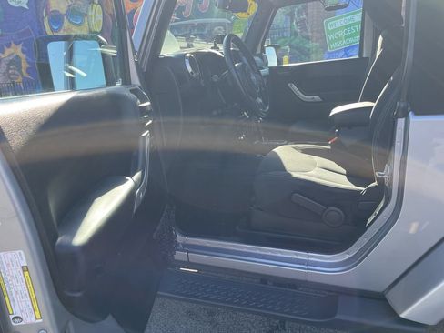 Certified 2018 Jeep Wrangler Sahara w/ Connectivity Group AWD/4WD image 14