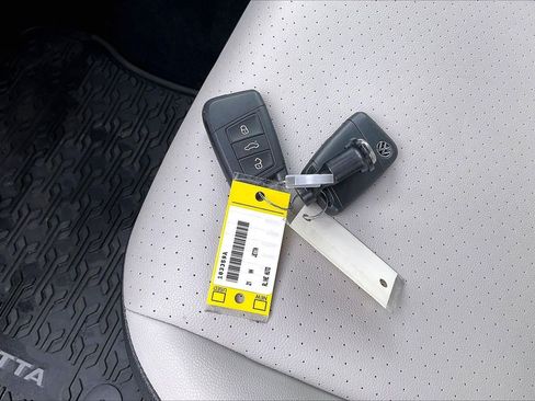 Used 2021 Volkswagen Jetta R-Line image 32