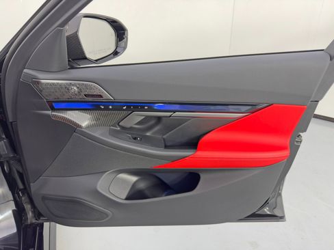 Used 2025 BMW M5 w/ Carbon Package image 48