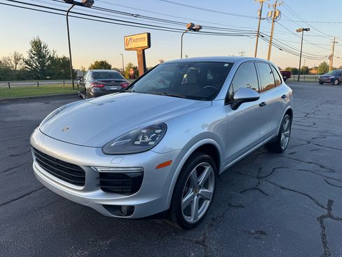 Used 2018 Porsche Cayenne image 4