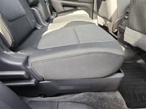 Used 2015 Ford Explorer XLT image 29