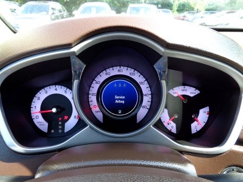 Used 2011 Cadillac SRX Luxury image 10