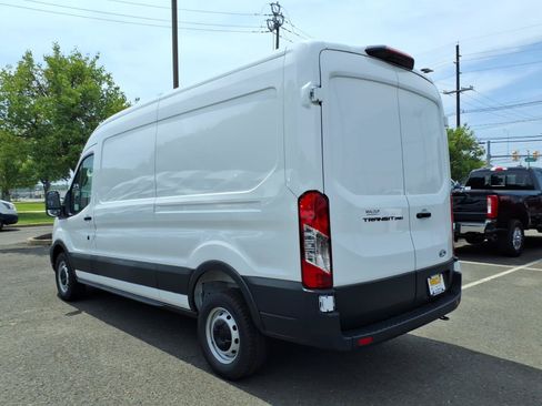 New 2026 Ford Transit 250 148 Medium Roof w/ Load Area Protection Package RWD image 4