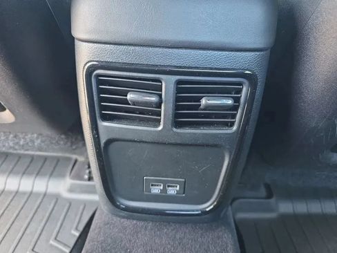 Used 2017 Dodge Charger SXT w/ Blacktop Package RWD image 40