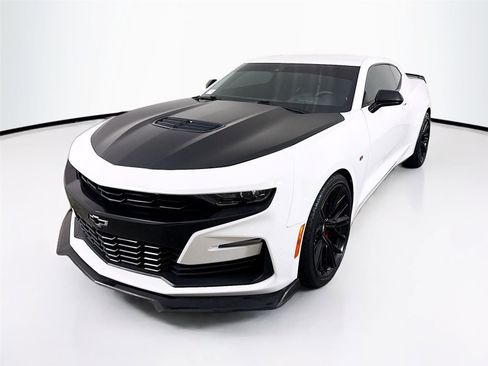 Used 2019 Chevrolet Camaro SS image 3