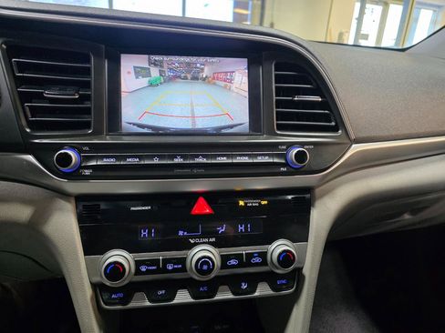 Used 2020 Hyundai Elantra SEL image 30