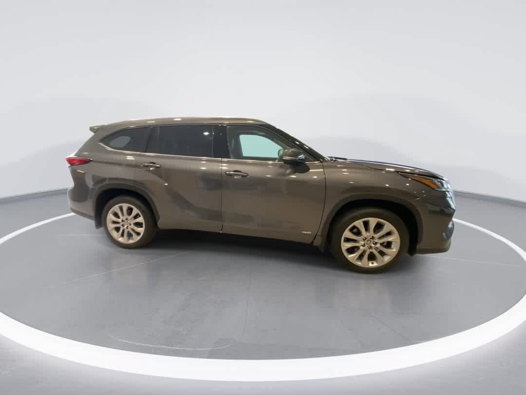 Used 2022 Toyota Highlander Limited AWD/4WD image 9