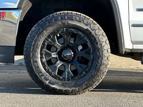 Used 2018 GMC Sierra 1500 SLT w/ SLT Premium Package image 24