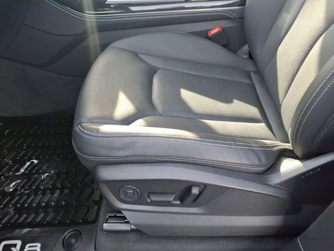 Used 2025 Audi Q8 Premium Plus image 15