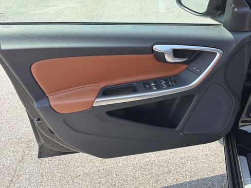 Used 2018 Volvo S60 T5 Inscription w/ Climate Package AWD/4WD image 10