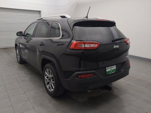 Used 2018 Jeep Cherokee Latitude Plus w/ Cold Weather Group FWD image 5