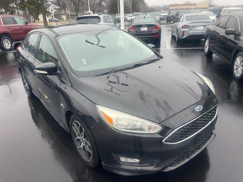 Used 2015 Ford Focus SE w/ SE Ecoboost Package image 3