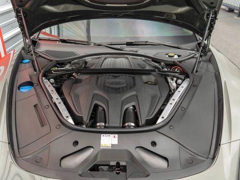 Used 2022 Porsche Panamera 4S AWD/4WD image 35