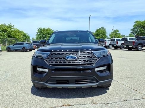Certified 2023 Ford Explorer XLT w/ Equipment Group 202A AWD/4WD image 2