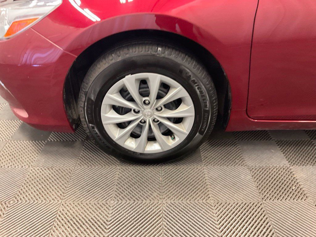 Used 2016 Toyota Camry LE FWD image 9