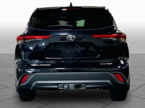 Used 2022 Toyota Highlander XLE AWD/4WD image 5