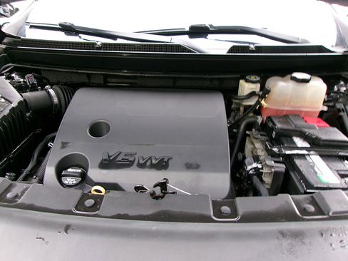 Used 2019 Buick Enclave Essence w/ LPO, Luxury Package image 9