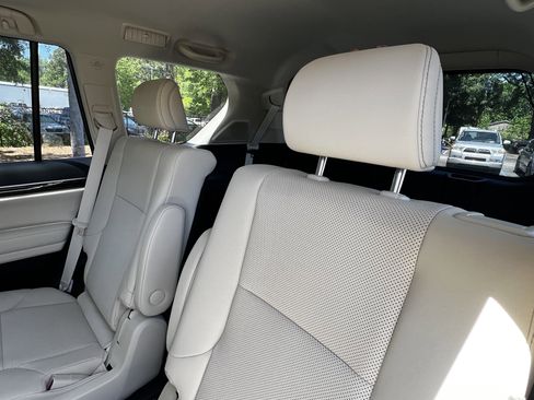 Used 2023 Lexus GX 460 Premium w/ Accessory Package image 35